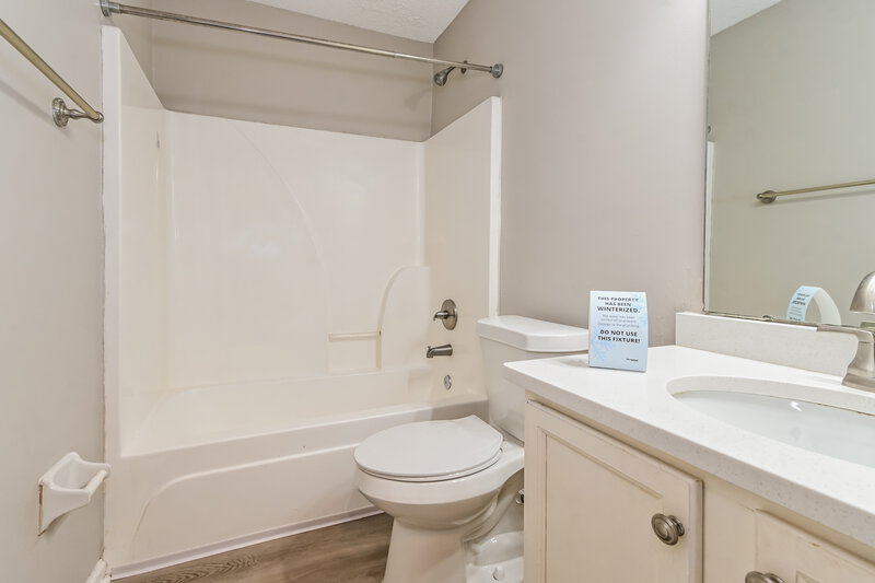 2,385/Mo, 7140 Hunters Forest Dr Olive Branch, MS 38654 Bathroom View