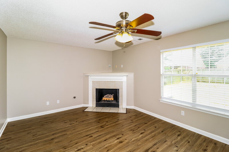 1,570/Mo, 5767 Steffani Dr Southaven, MS 38671 Living Room View 2