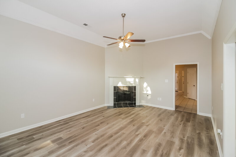 2,670/Mo, 600 Ashley Glen Cir W Cordova, TN 38018 Living Room View 2