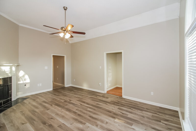 2,670/Mo, 600 Ashley Glen Cir W Cordova, TN 38018 Living Room View 3