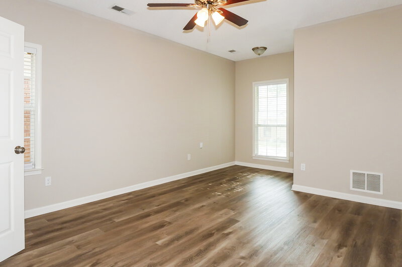 1,695/Mo, 600 Ashley Glen Cir W Cordova, TN 38018 Main Bedroom View