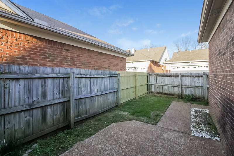 2,670/Mo, 600 Ashley Glen Cir W Cordova, TN 38018 Rear View