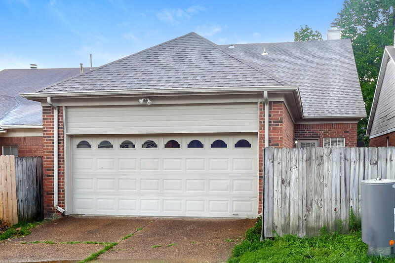 1,695/Mo, 600 Ashley Glen Cir W Cordova, TN 38018 Garage View