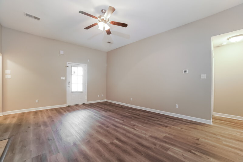 1,805/Mo, 3933 Jordan View Dr Southaven, MS 38671 Living Room View 2