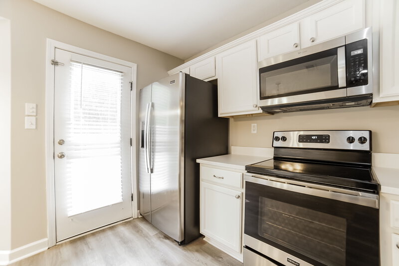1,805/Mo, 3933 Jordan View Dr Southaven, MS 38671 Kitchen View 2