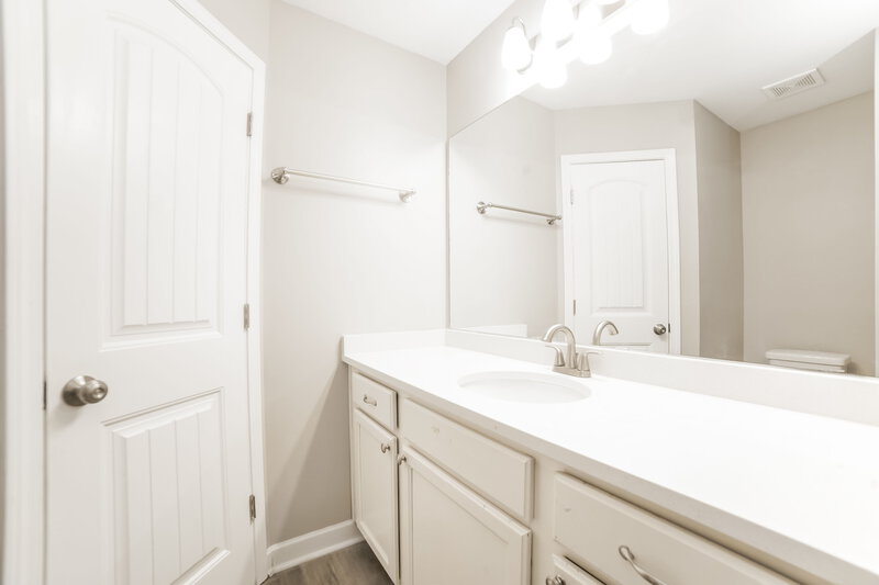 1,805/Mo, 3933 Jordan View Dr Southaven, MS 38671 Main Bathroom View