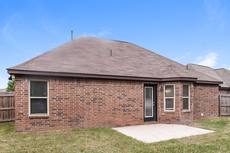 1,805/Mo, 3933 Jordan View Dr Southaven, MS 38671 Rear View