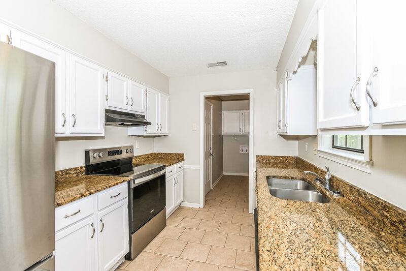 2,125/Mo, 1053 Dove Hollow Dr Cordova, TN 38018 Kitchen View 2