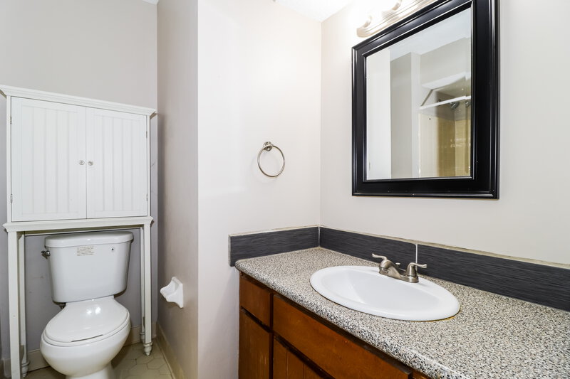 1,930/Mo, 423 Cairn Cv Cordova, TN 38018 Bathroom View