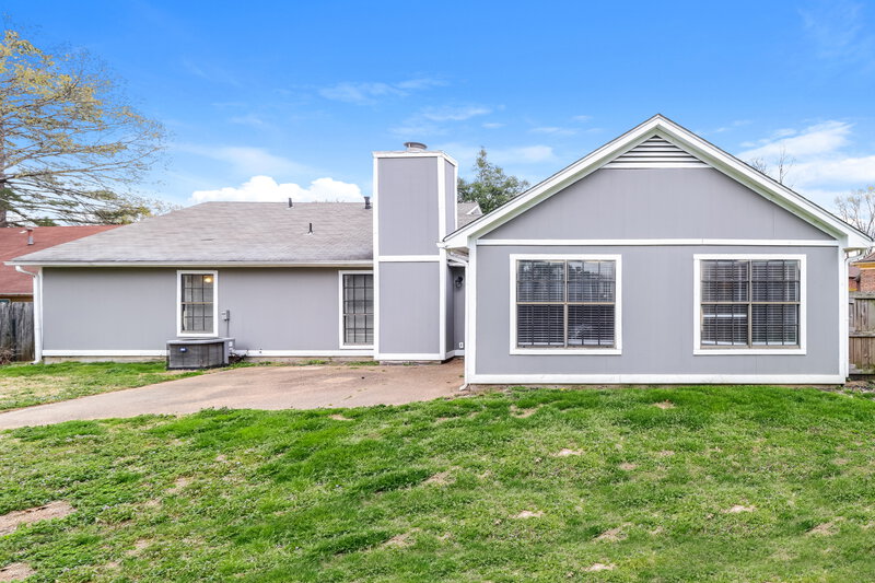 1,930/Mo, 423 Cairn Cv Cordova, TN 38018 Rear View