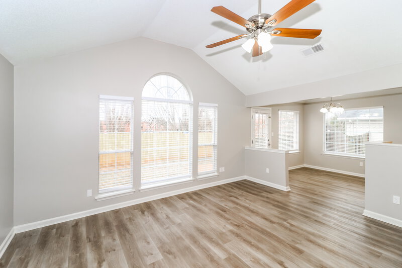 2,460/Mo, 7086 Lagrange Hill Dr Cordova, TN 38018 Living Room View 2