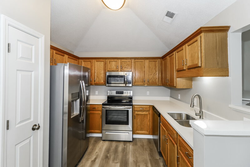 2,460/Mo, 7086 Lagrange Hill Dr Cordova, TN 38018 Kitchen View