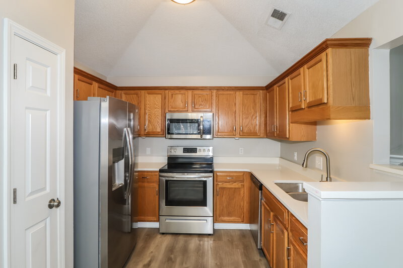 1,755/Mo, 7086 Lagrange Hill Dr Cordova, TN 38018 Kitchen View