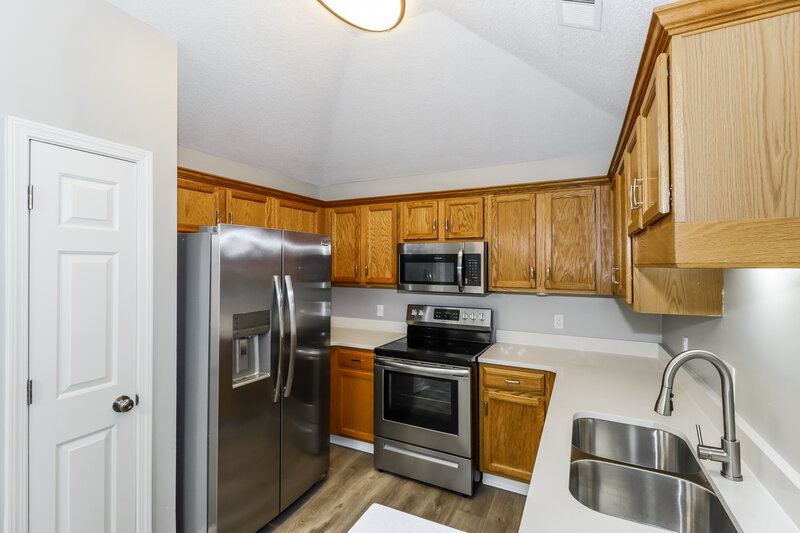 2,460/Mo, 7086 Lagrange Hill Dr Cordova, TN 38018 Kitchen View 2