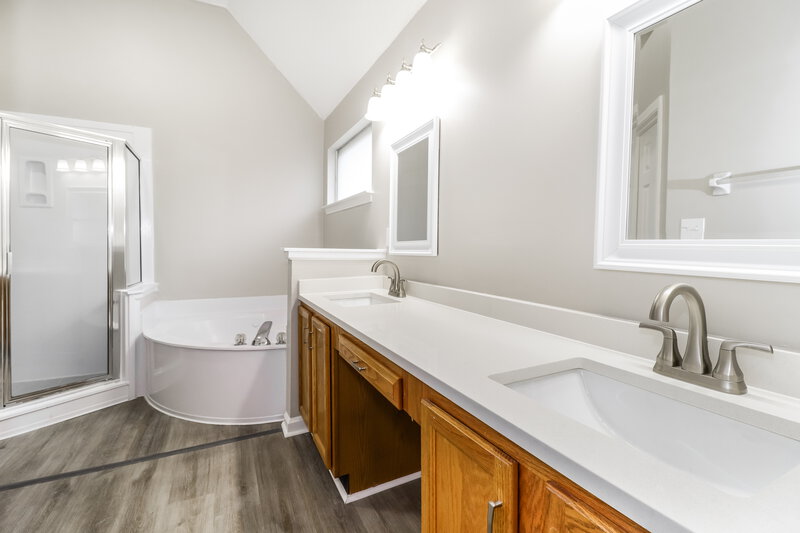 2,460/Mo, 7086 Lagrange Hill Dr Cordova, TN 38018 Main Bathroom View