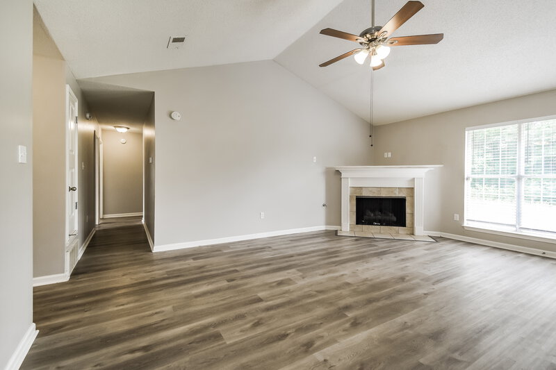 1,770/Mo, 8274 Park Pike Dr Southaven, MS 38671 Living Room View 2