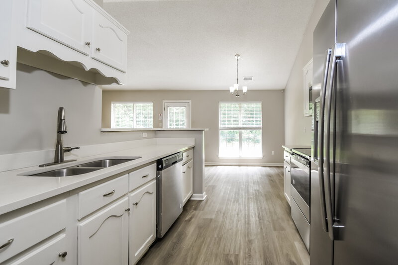 1,770/Mo, 8274 Park Pike Dr Southaven, MS 38671 Kitchen View 2