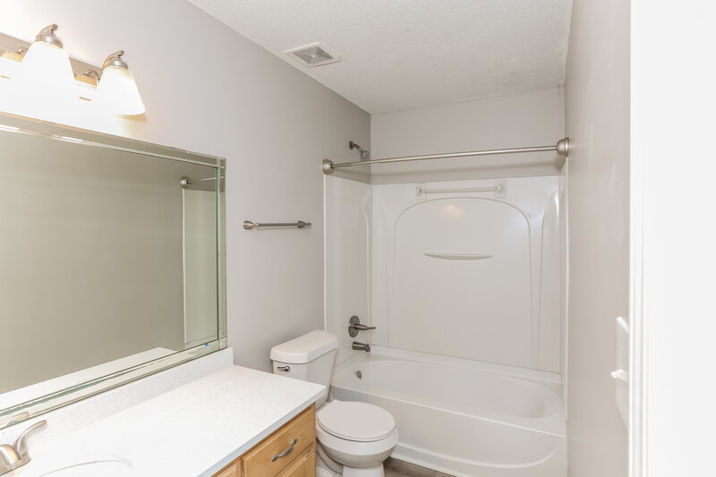 1,855/Mo, 9913 Vista Ridge Dr Olive Branch, MS 38654 Main Bathroom View