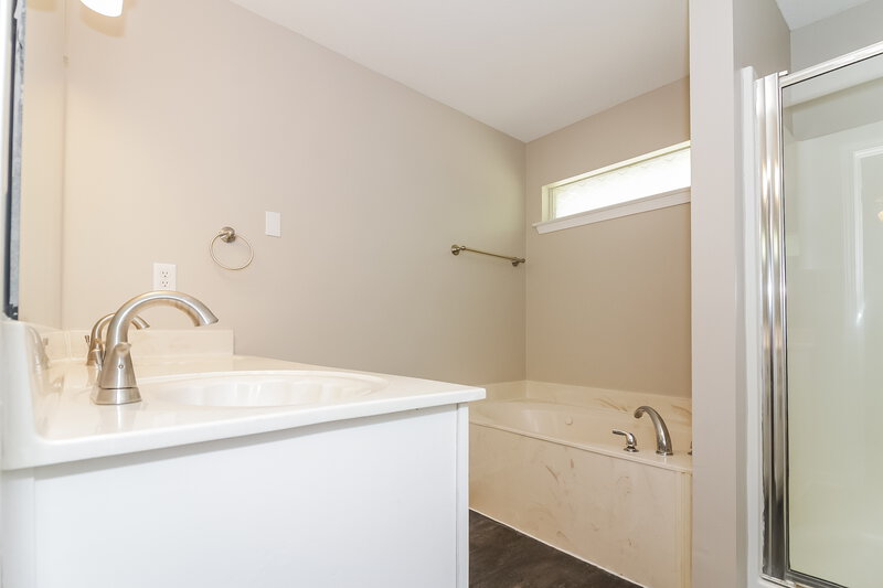 2,020/Mo, 10678 Pecan Meadow Dr N Olive Branch, MS 38654 Main Bathroom View