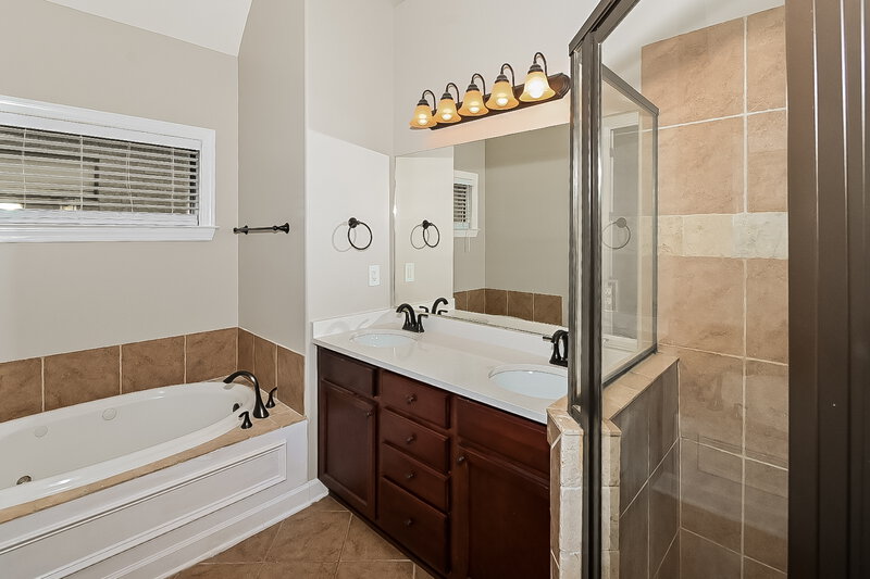 3,070/Mo, 4225 Ritchie Dr Olive Branch, MS 38654 Main Bathroom View 2