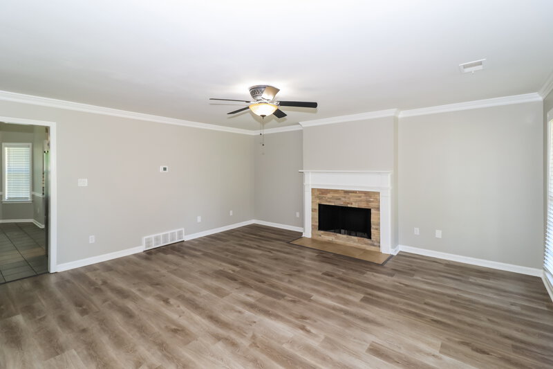 2,120/Mo, 1915 Pecan Grove Dr Southaven, MS 38671 Living Room View