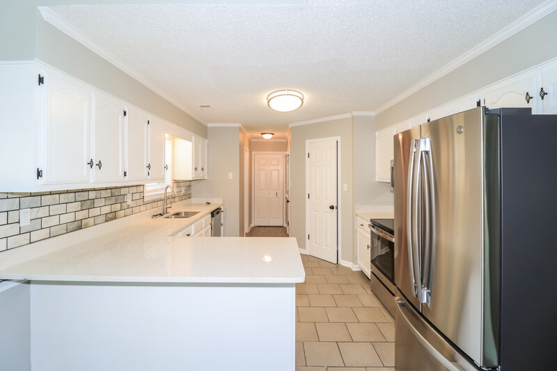 2,120/Mo, 1915 Pecan Grove Dr Southaven, MS 38671 Kitchen View