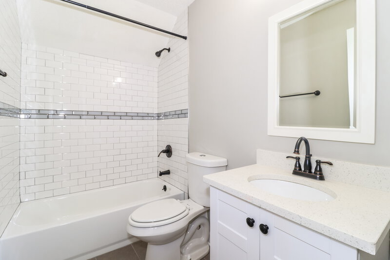 2,120/Mo, 1915 Pecan Grove Dr Southaven, MS 38671 Bathroom View