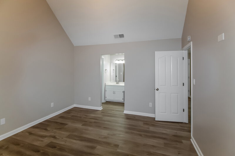 1,630/Mo, 1879 Thomas St Horn Lake, MS 38637 Main Bedroom View 2