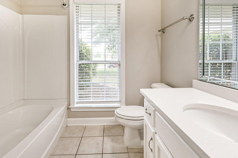 1,910/Mo, 838 Clearview Cv Southaven, MS 38672 Bathroom View