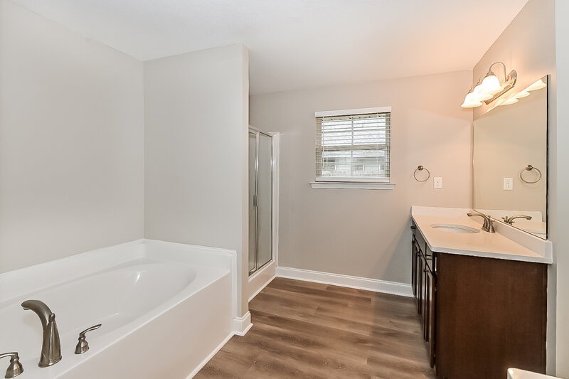 2,375/Mo, 8679 Courtly Cir S Olive Branch, MS 38654 Main Bathroom View