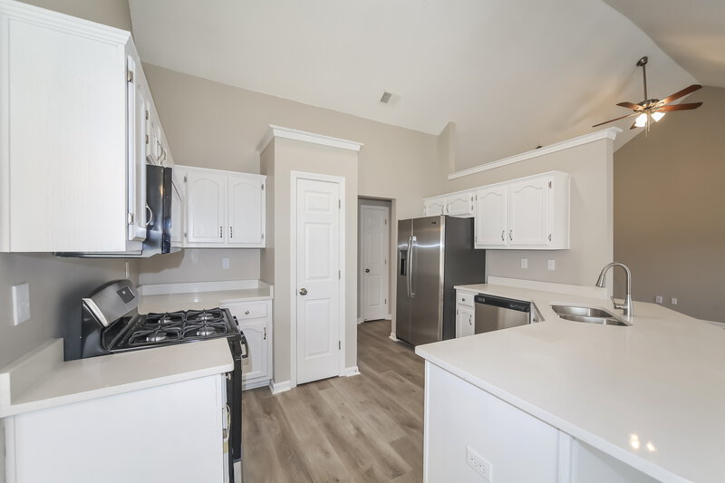 1,585/Mo, 7326 Bramble Ln Walls, MS 38680 Kitchen View