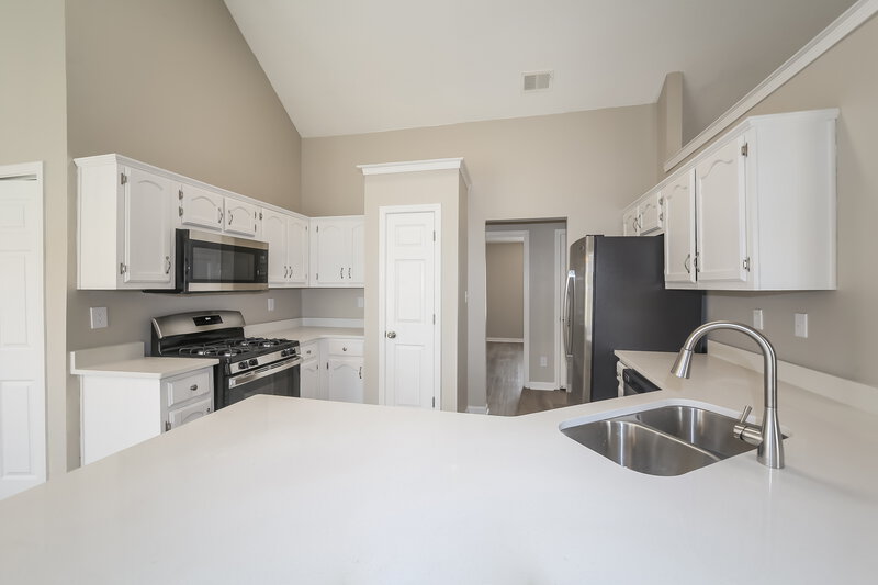1,585/Mo, 7326 Bramble Ln Walls, MS 38680 Kitchen View 2