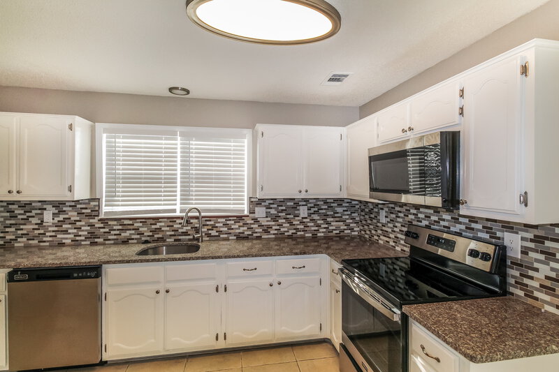 2,290/Mo, 7215 Londonderry Dr Southaven, MS 38671 Kitchen View 2