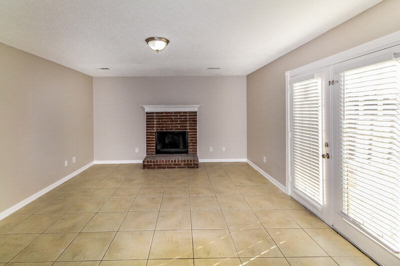 2,290/Mo, 7215 Londonderry Dr Southaven, MS 38671 Family Room View