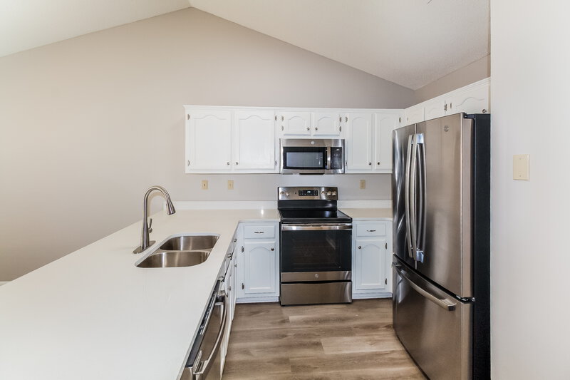 1,810/Mo, 9190 Belmont Dr Southaven, MS 38671 Kitchen View 2