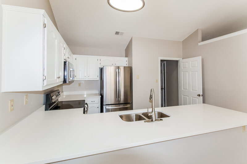 1,810/Mo, 9190 Belmont Dr Southaven, MS 38671 Kitchen View 3