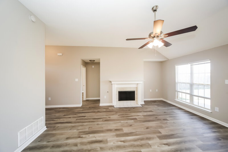 2,085/Mo, 5683 Antler Trl Southaven, MS 38672 Living Room View