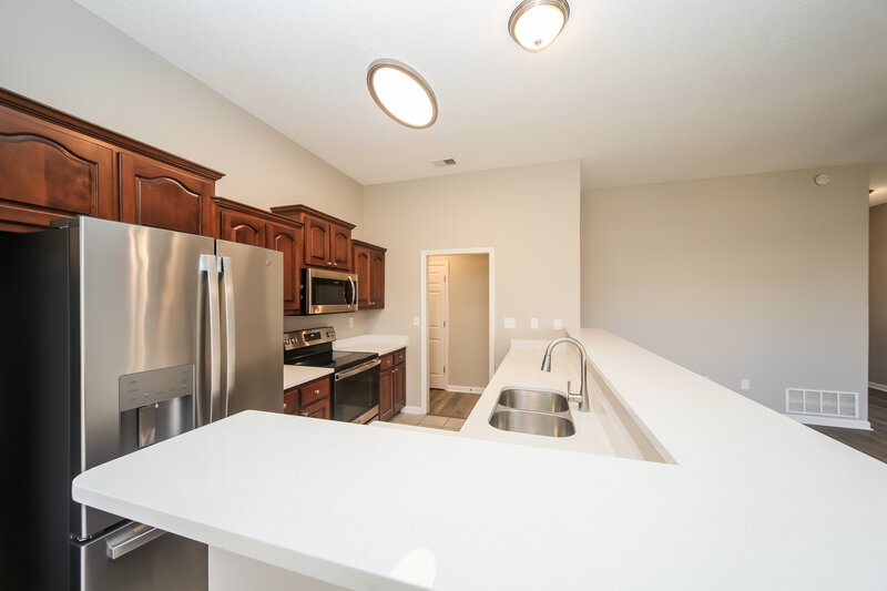 2,085/Mo, 5683 Antler Trl Southaven, MS 38672 Kitchen View 2