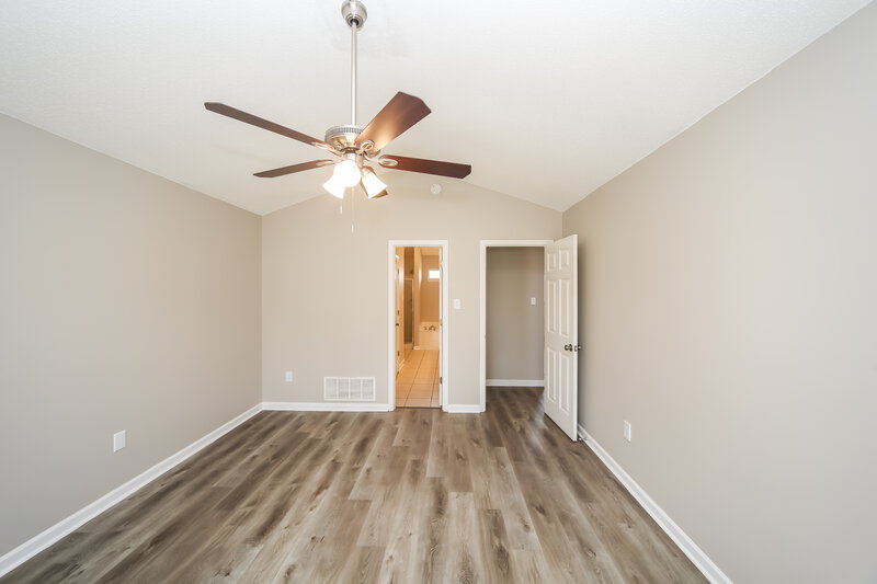 2,085/Mo, 5683 Antler Trl Southaven, MS 38672 Main Bedroom View 2