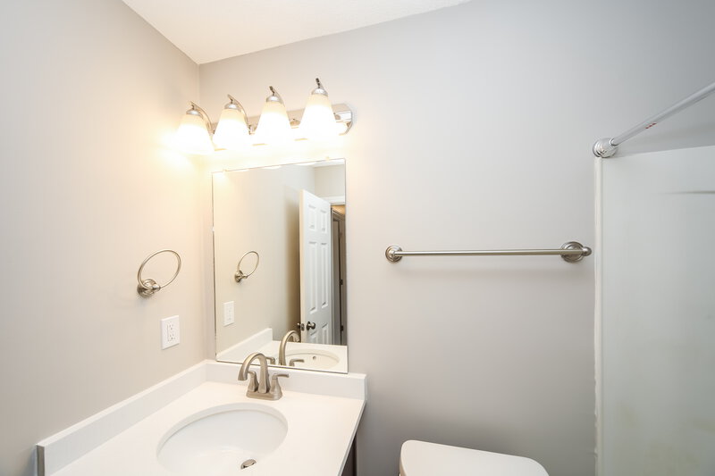 2,085/Mo, 5683 Antler Trl Southaven, MS 38672 Bathroom View