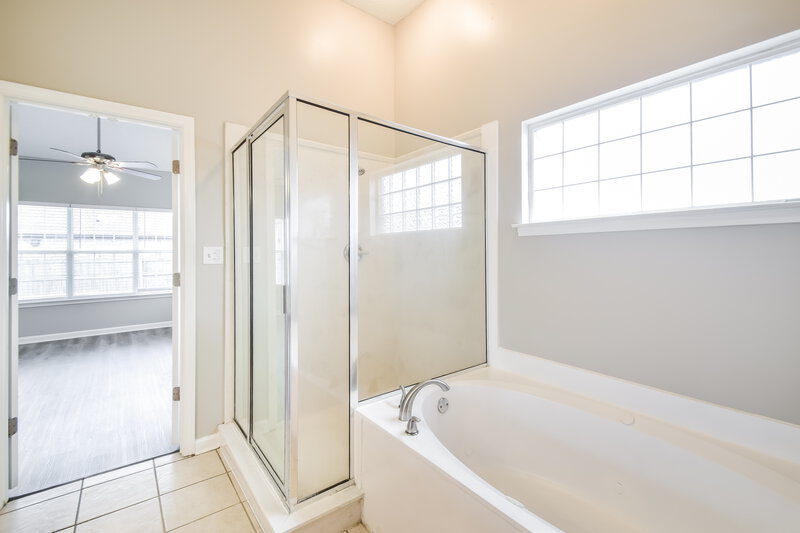 2,380/Mo, 4205 Lexi Dr Olive Branch, MS 38654 Main Bathroom View 2