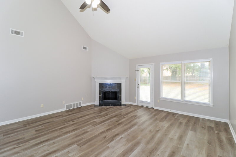 1,925/Mo, 1522 Appling Wood Cv S Cordova, TN 38016 Living Room View 2