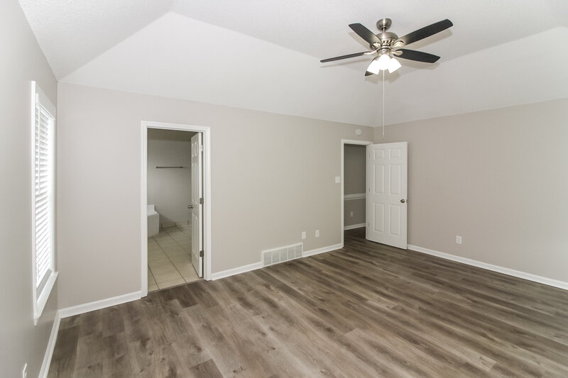 2,385/Mo, 632 Shelley Renee Ln Cordova, TN 38018 Main Bedroom View 2