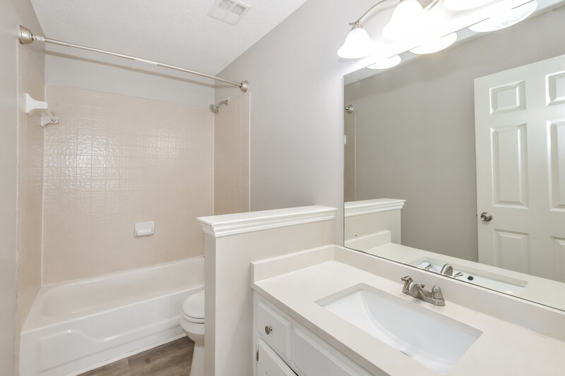 2,510/Mo, 8959 Raspberry Ln Cordova, TN 38016 Bathroom View 2