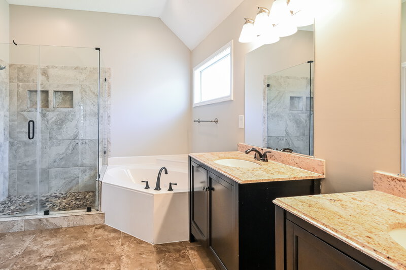 2,470/Mo, 6308 Acree Ln Olive Branch, MS 38654 Main Bathroom View