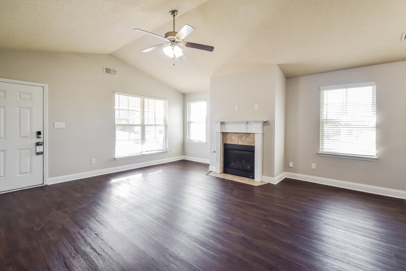 1,950/Mo, 8759 Kimberly Dawn Dr Southaven, MS 38671 Living Room View