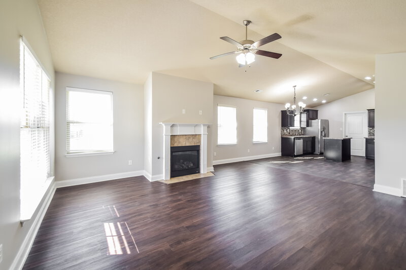 1,950/Mo, 8759 Kimberly Dawn Dr Southaven, MS 38671 Living Room View 2