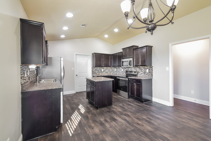 1,950/Mo, 8759 Kimberly Dawn Dr Southaven, MS 38671 Kitchen View 2