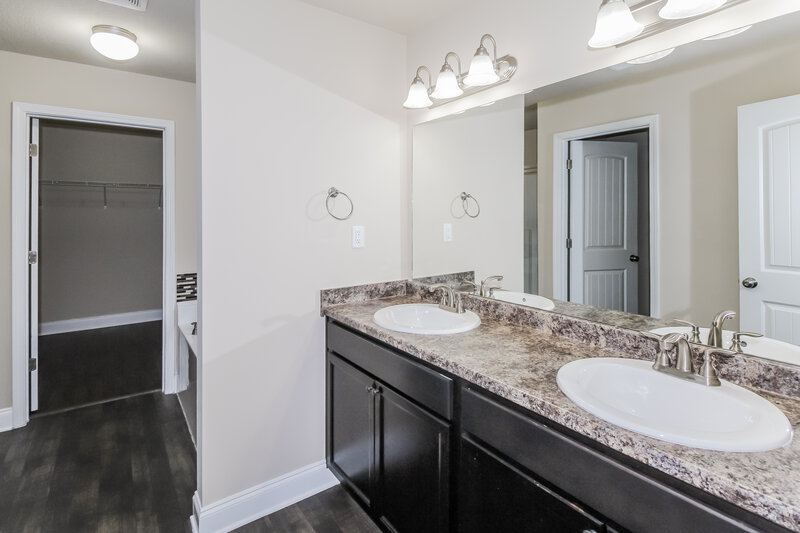 2,010/Mo, 8759 Kimberly Dawn Dr Southaven, MS 38671 Main Bathroom View