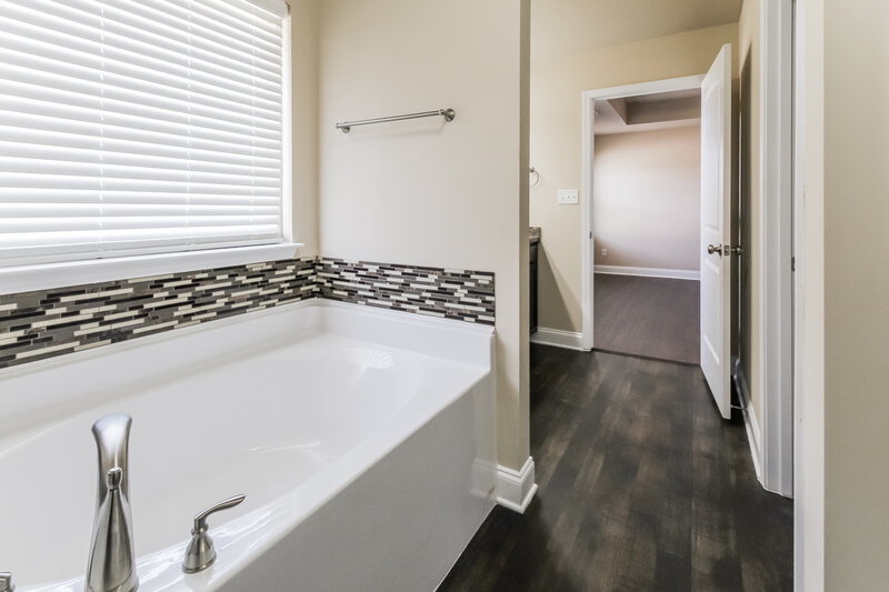 2,010/Mo, 8759 Kimberly Dawn Dr Southaven, MS 38671 Main Bathroom View 2